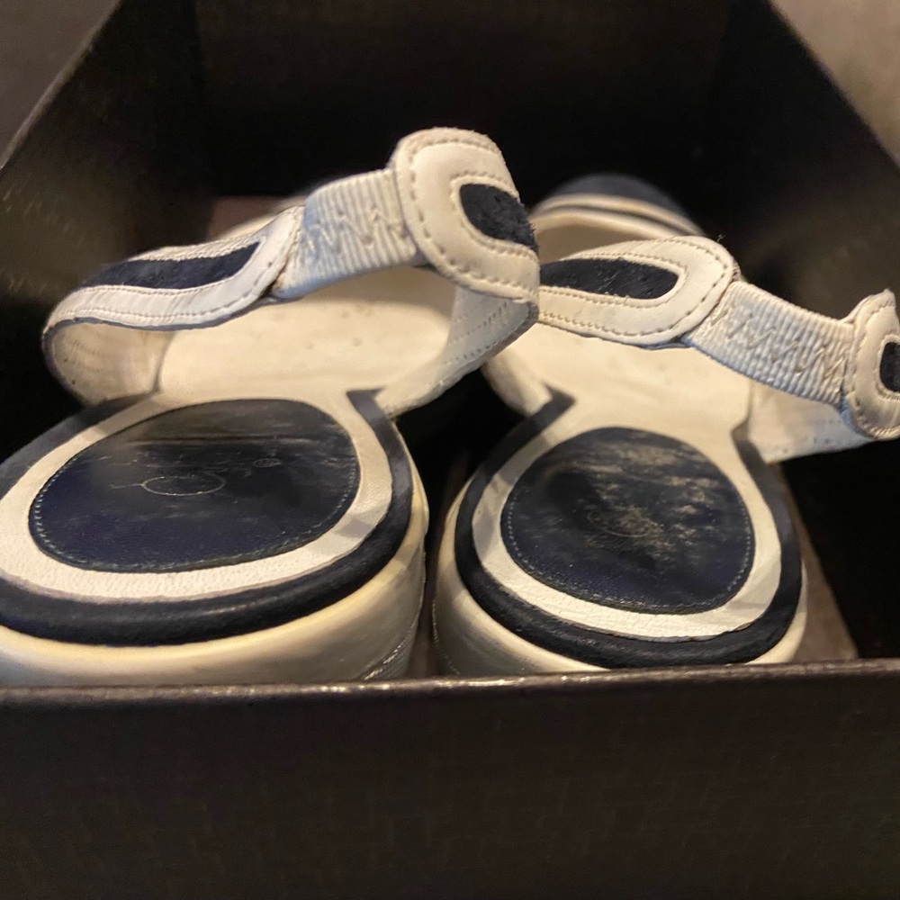 Elegant Dark Navy and White Cole Haan Air Air Chela Women's Slingback Shoes - Picture 4 of 5